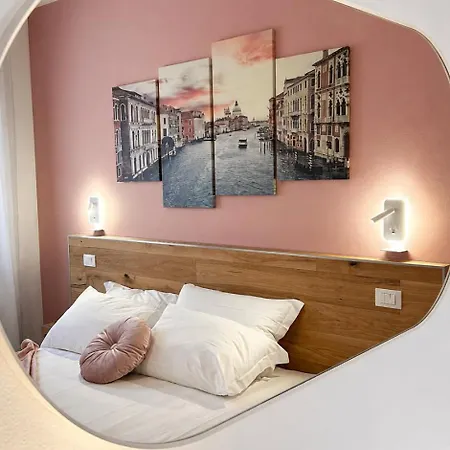 Enzo's - Art, Relax & Parking * Venice